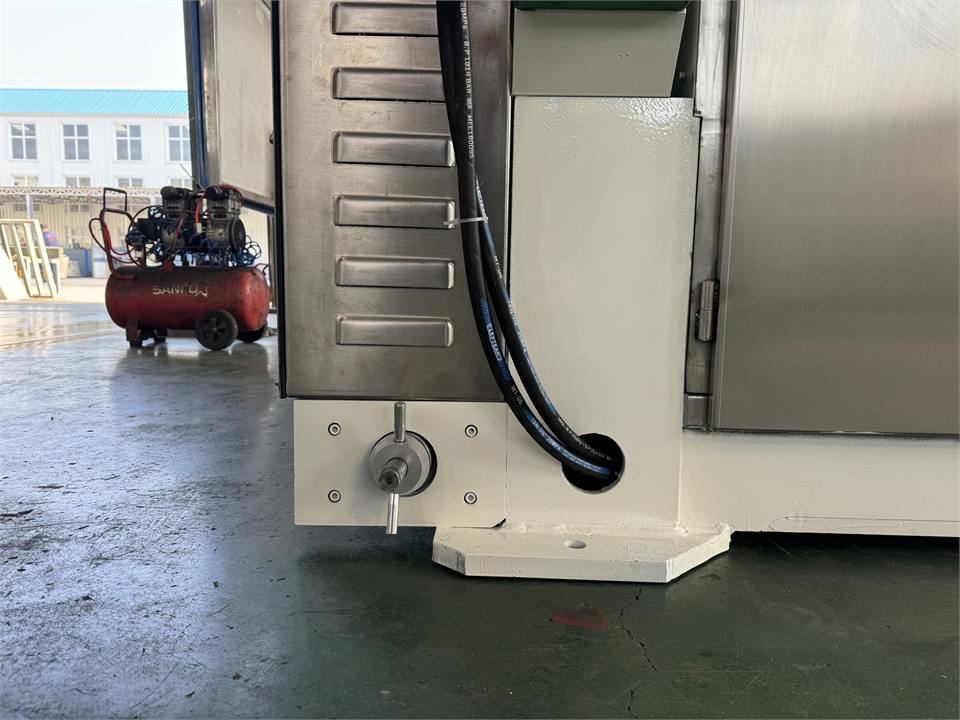 Front adjustment structure detail