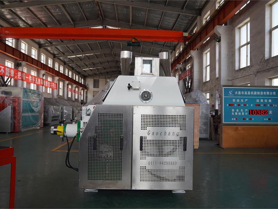 FO6100 machine angle view C